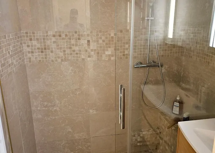 T2 Lumineux De Standing 45m2 Au Calme Proche A Pied Et Centre-ville-wifi-climatisation 昂蒂布