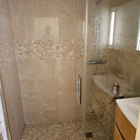 Antibes Appartement De Standing 45M2 Au Calme Proche Plage Et Centre-Ville-Wifi-Garage Αντίμπ