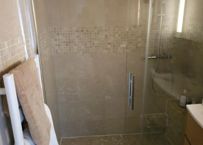 Daire De Standing 45m2 Au Calme Proche Et Centre-ville-wifi-garage *