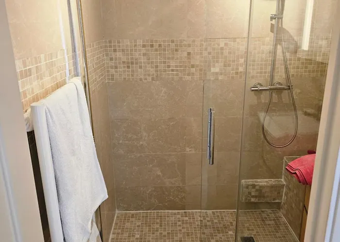 Daire De Standing 45m2 Au Calme Proche Et Centre-ville-wifi-garage